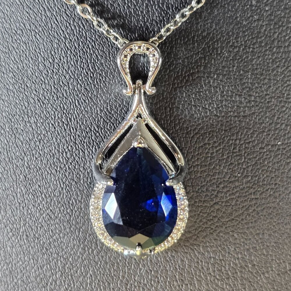 Sapphire Crystal Teardrop Pendant 17.5" Necklace With Horseshoe Bail (NWOT) - Picture 2 of 5